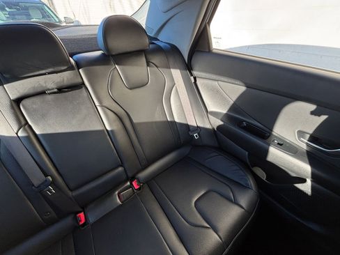 Used 2025 Hyundai Elantra Limited image 37