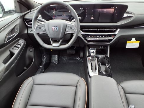 New 2026 Buick Envista Avenir FWD image 2