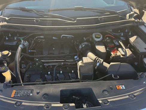 Used 2019 Ford Explorer XLT w/ Equipment Group 202A AWD/4WD image 28