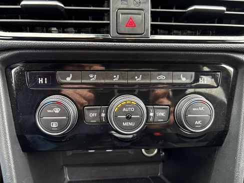 Used 2024 Volkswagen Taos SE image 35