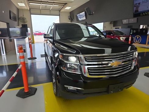Used 2018 Chevrolet Suburban Premier AWD/4WD image 3