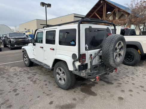Used 2016 Jeep Wrangler Unlimited Sahara w/ Connectivity Group image 5