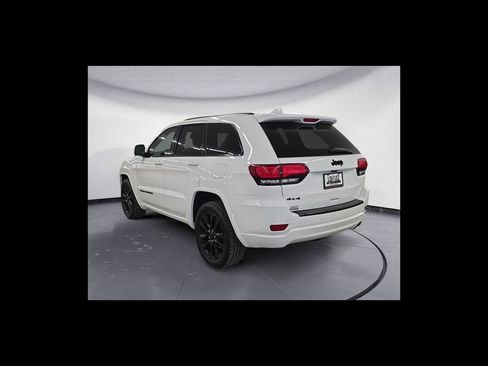 Used 2018 Jeep Grand Cherokee Altitude image 4