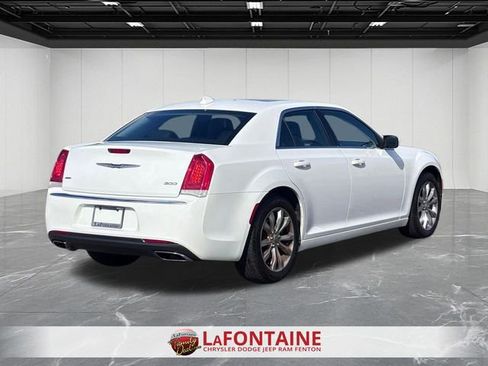 Used 2019 Chrysler 300 Touring L w/ Quick Order Package 22F image 5