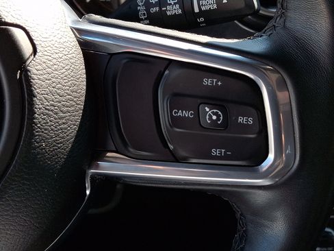 Used 2022 Jeep Wrangler Unlimited Sahara AWD/4WD image 23