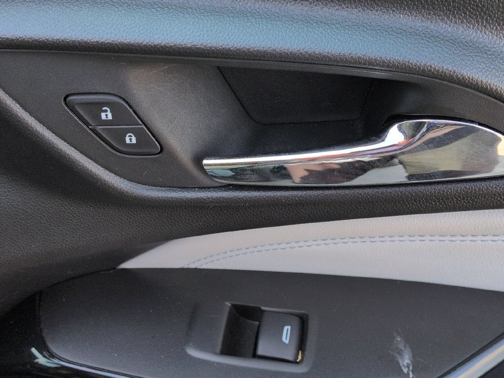 Used 2025 Chevrolet Trax LT w/ LT Convenience Package FWD image 33