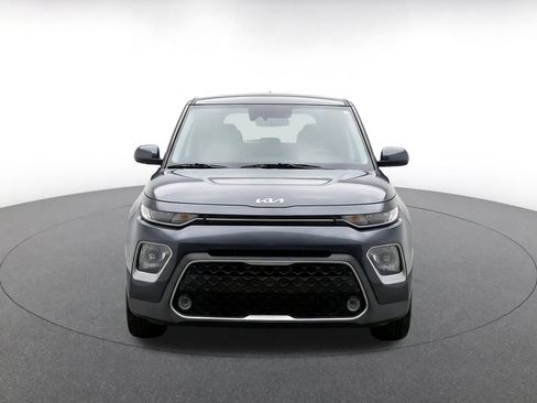 Used 2025 Kia Soul LX w/ LX Technology Package FWD image 2