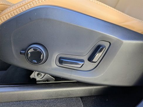 Used 2025 Volvo XC90 T8 Ultra w/ Protection Package Premier image 21