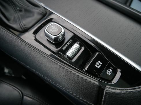 Used 2020 Volvo XC90 T5 Momentum image 27