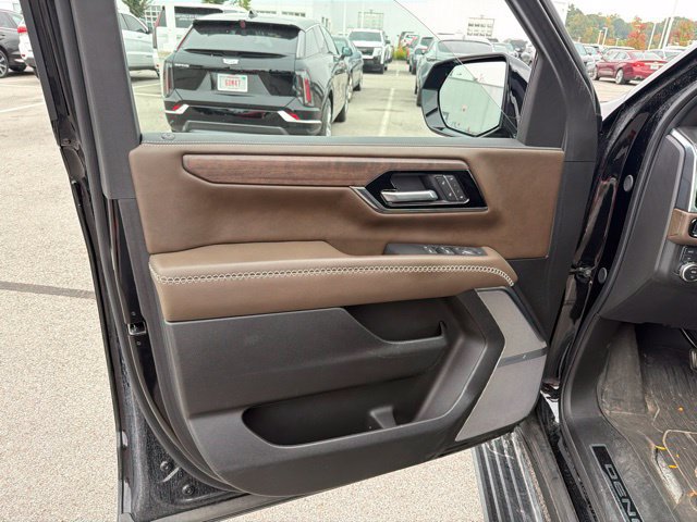 Used 2025 GMC Yukon Denali Ultimate w/ LPO, Floor Liner Package AWD/4WD image 9