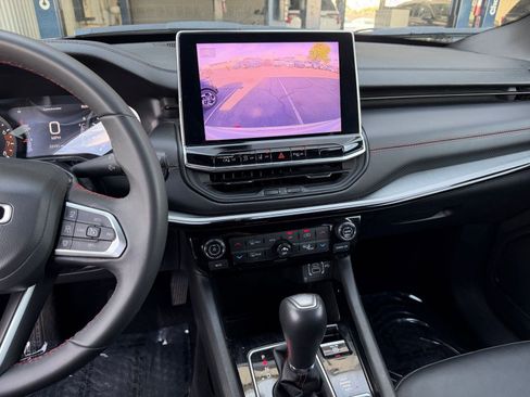 Used 2025 Jeep Compass Trailhawk image 17