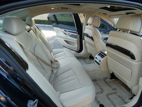 Used 2016 BMW 750i xDrive image 40