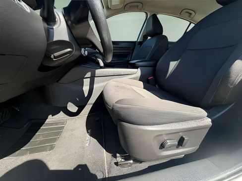 Used 2025 Nissan Altima 2.5 SV FWD image 9