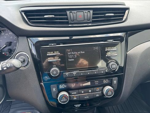 Used 2017 Nissan Rogue Sport SV FWD image 22