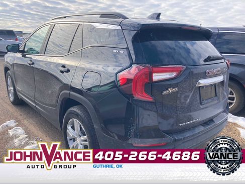 Used 2022 GMC Terrain SLE w/ Driver Convenience Package image 5
