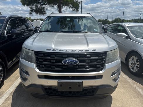 Used 2017 Ford Explorer Sport w/ Equipment Group 401A AWD/4WD image 2