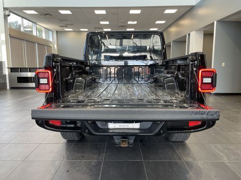Used 2023 Jeep Gladiator Overland AWD/4WD image 34