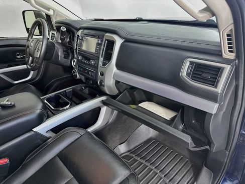 Used 2018 Nissan Titan PRO-4X w/ Pro-4x Convenience Package AWD/4WD image 31