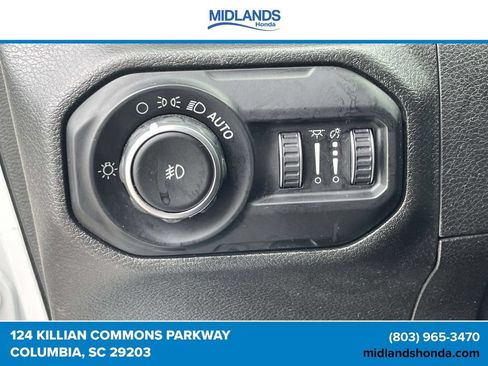 Used 2018 Jeep Wrangler Unlimited Sahara AWD/4WD image 16