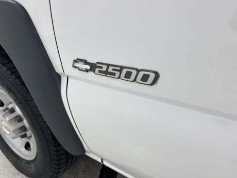 Used 2000 Chevrolet Silverado 2500 W/T w/ Firm Ride Suspension Pkg image 26