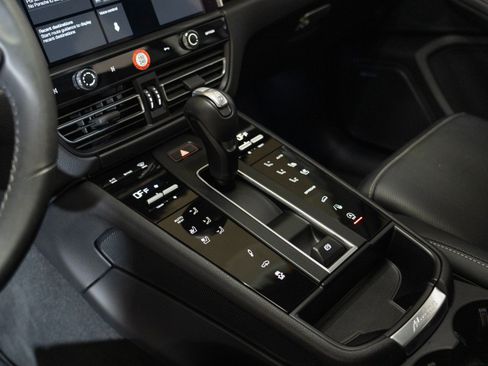 Certified 2026 Porsche Macan Turbo AWD/4WD image 22