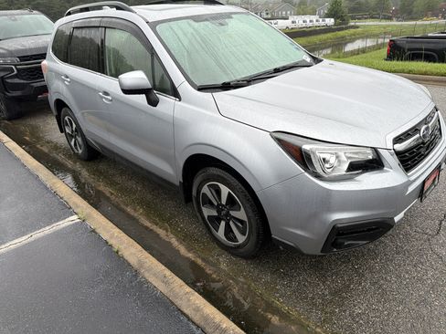 Used 2018 Subaru Forester 2.5i Limited AWD/4WD image 2