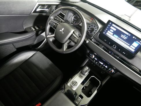 Used 2025 Mitsubishi Outlander SE AWD/4WD image 9
