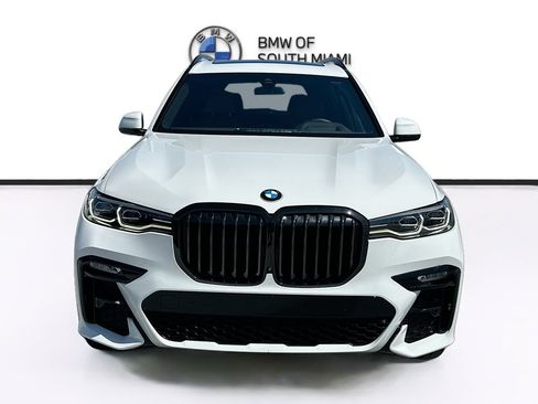 Used 2022 BMW X7 xDrive40i w/ M Sport Package AWD/4WD image 2