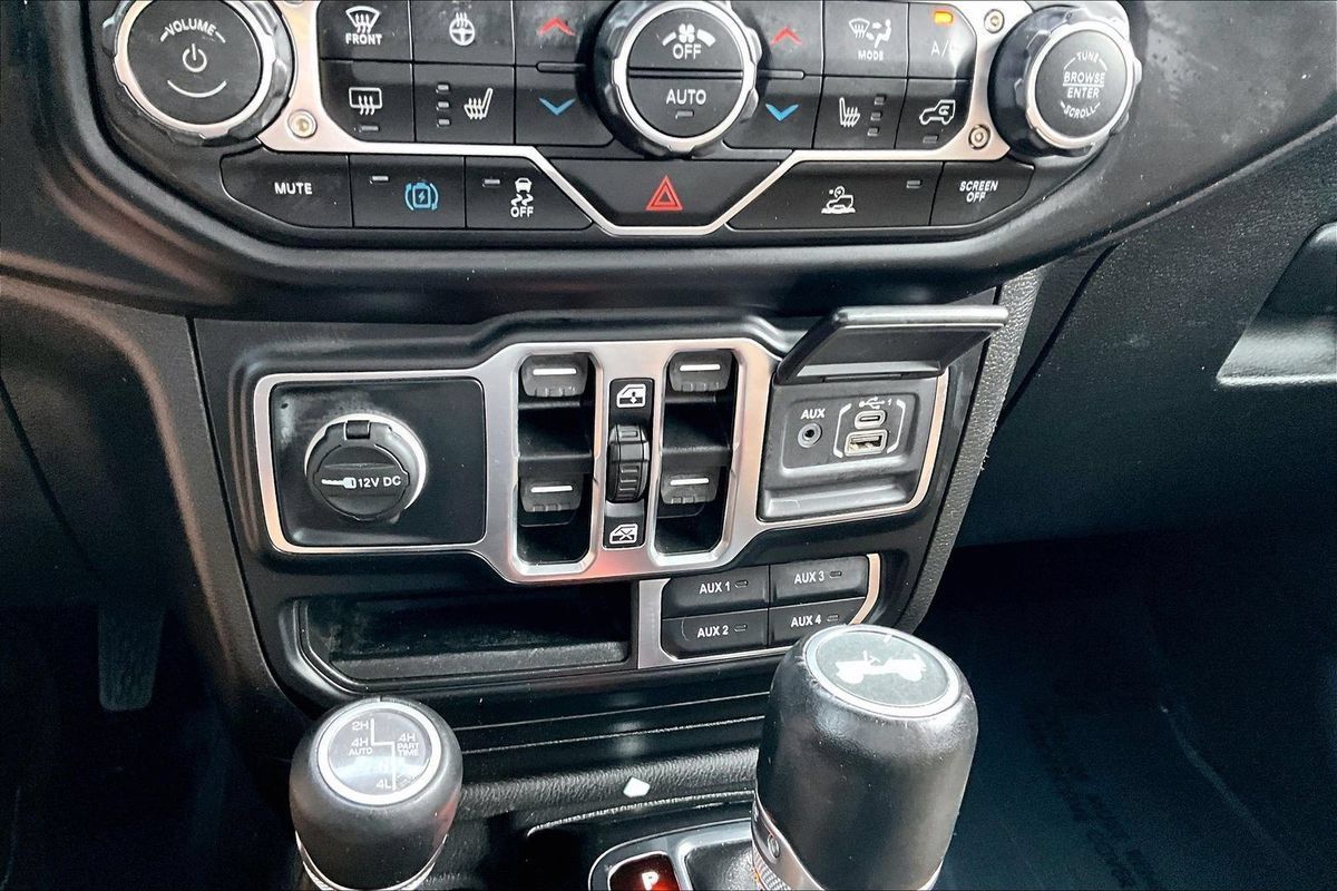 Used 2021 Jeep Wrangler Unlimited Sahara w/ Cold Weather Group AWD/4WD image 29