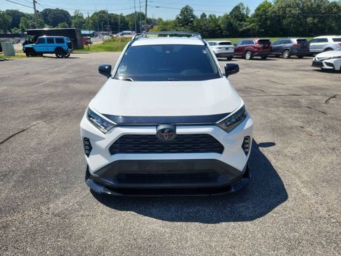 Used 2019 Toyota RAV4 LE FWD image 3