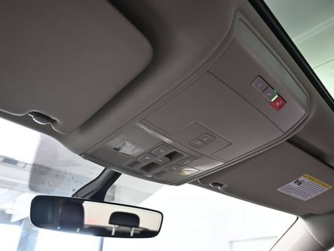 Used 2021 Volkswagen Atlas SE w/ Panoramic Sunroof Package FWD image 24