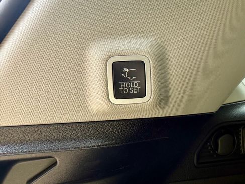 Used 2023 Jeep Grand Cherokee Limited AWD/4WD image 26