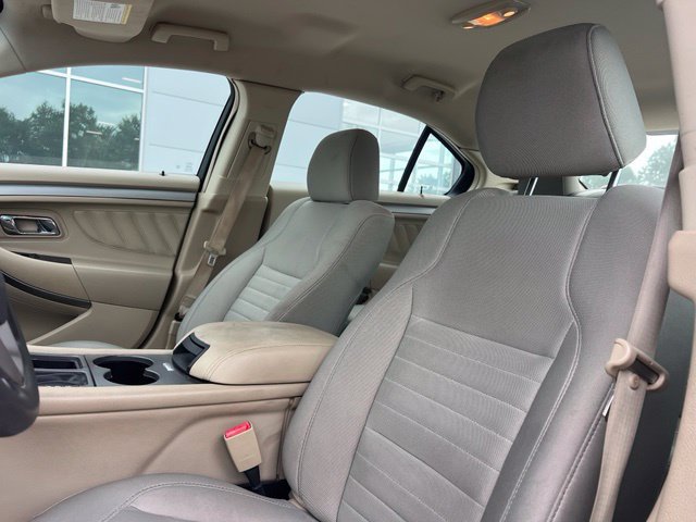 Used 2018 Ford Taurus SE FWD image 9