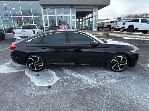 Used 2018 Honda Accord Sport image 8