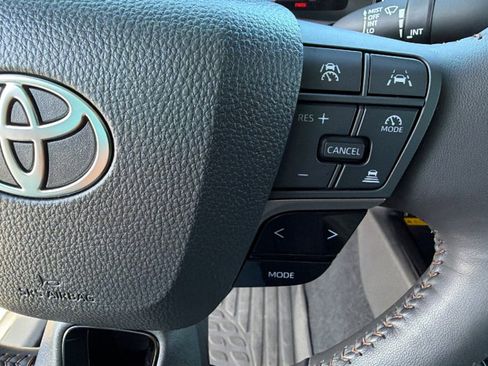 Used 2025 Toyota Camry XLE image 20