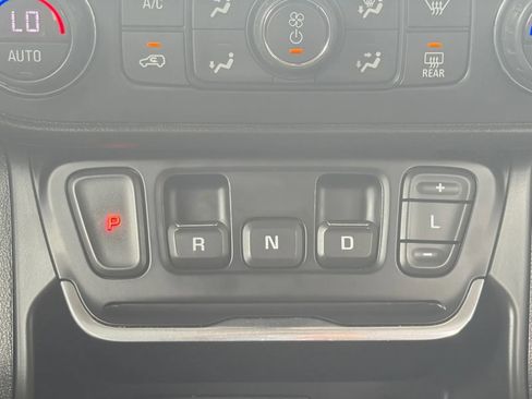 Used 2019 GMC Terrain Denali w/ GMC Pro Grade Package AWD/4WD image 27