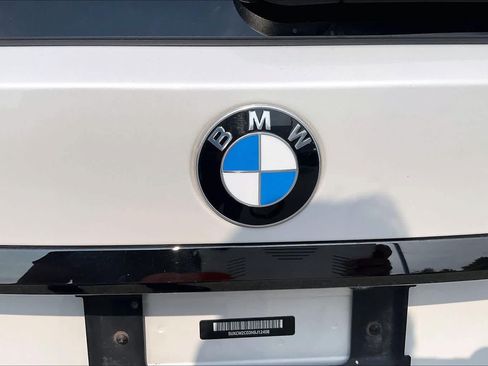Used 2022 BMW X7 xDrive40i w/ M Sport Package AWD/4WD image 32