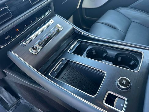 Used 2025 Lincoln Aviator Reserve w/ Equipment Group 201A image 16