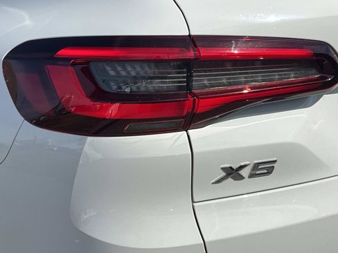 Used 2021 BMW X5 xDrive40i w/ Convenience Package image 9