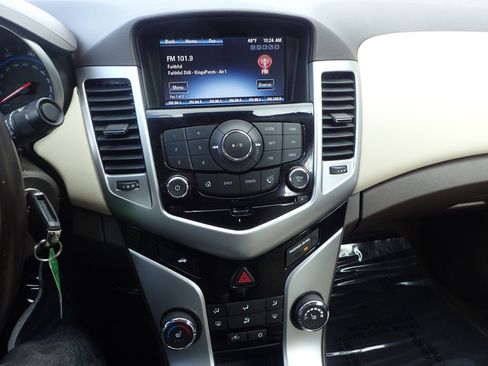 Used 2015 Chevrolet Cruze LT image 17