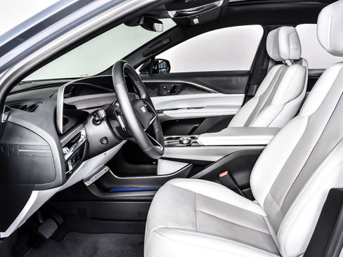 Used 2024 Cadillac Lyriq Luxury AWD/4WD image 10
