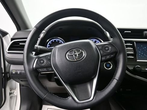 Used 2018 Toyota Camry SE w/ Moonroof Package image 14
