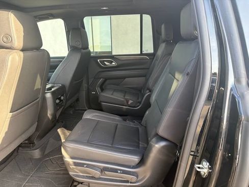 Used 2023 Chevrolet Suburban LT w/ LT Signature Plus Package AWD/4WD image 12