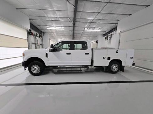 Used 2022 Ford F250 XL w/ Power Equipment Group image 4
