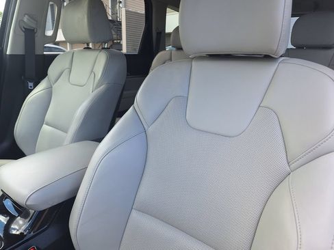 Used 2025 Kia Telluride S FWD image 17