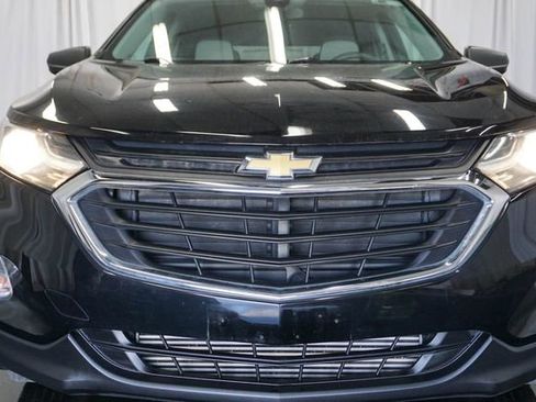 Used 2020 Chevrolet Equinox LS w/ LS Convenience Package FWD image 3
