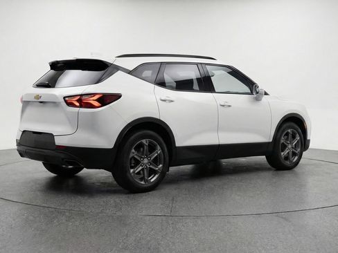 Used 2025 Chevrolet Blazer LT image 9