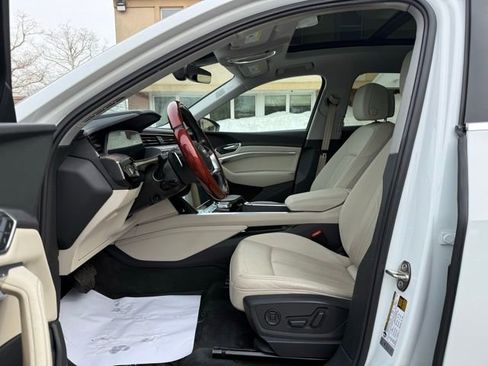 Used 2019 Audi e-tron Premium Plus image 25