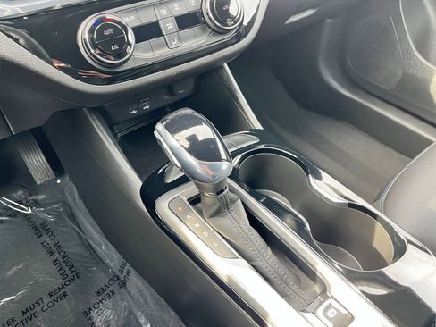 Used 2025 Buick Envista Sport Touring image 39