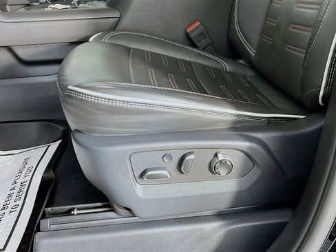 Used 2025 GMC Sierra 2500 AT4X image 29